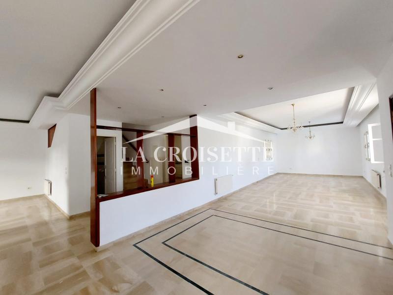 Villa S+4 avec piscine à La Marsa